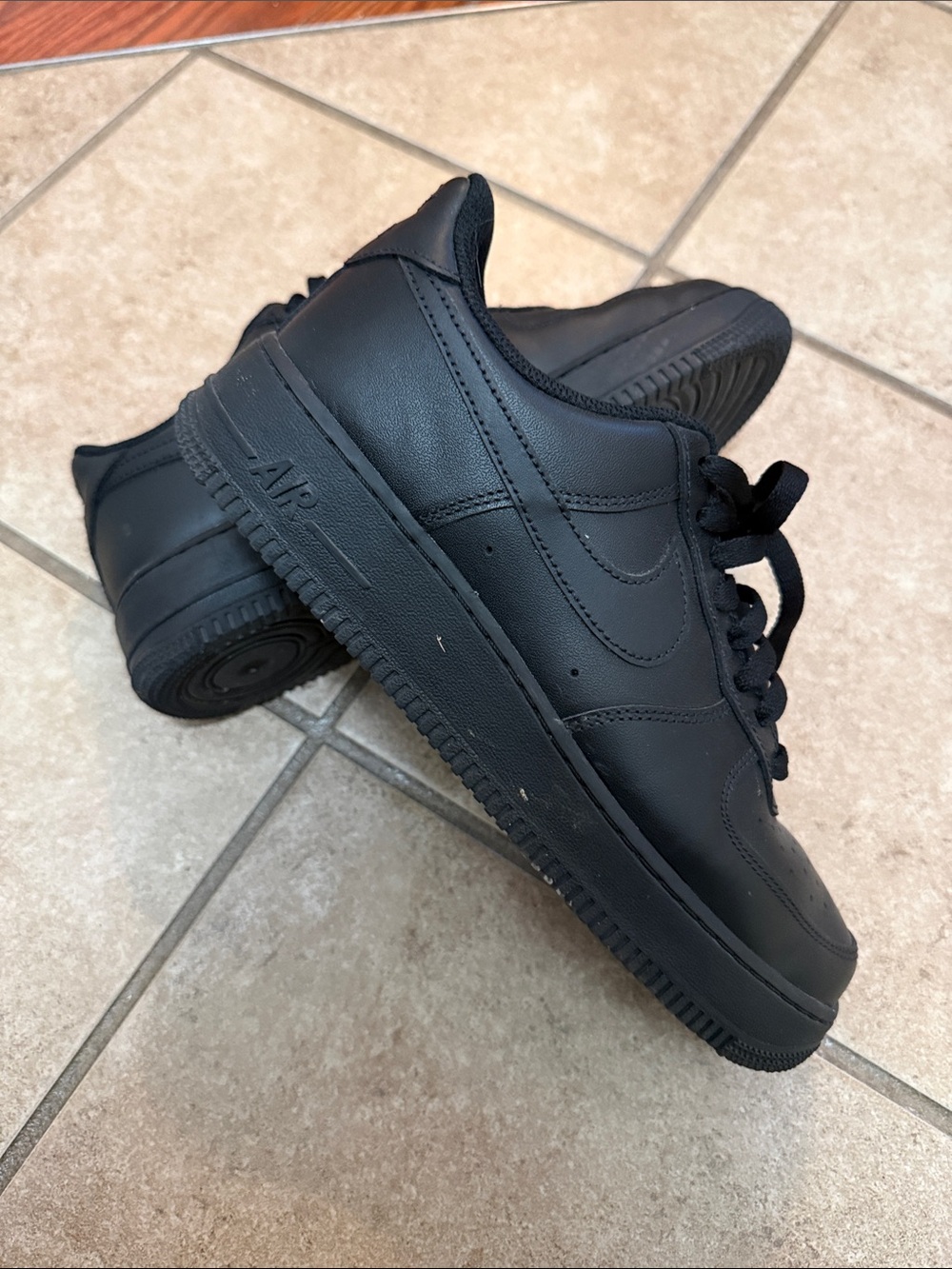 Nike Men's Black Low-Top Lace-Up Sneakers